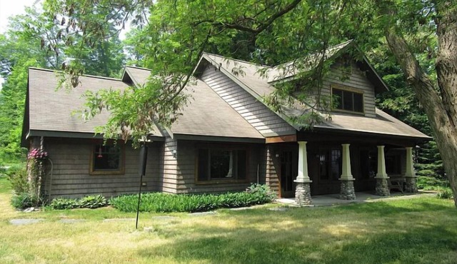5 bedrooms steps from Burt Lake. Mins from Petoskey Harbor Springs Indian River