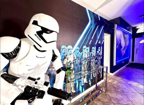 5BR Near Disney - Star Wars Theater, Arcade Games, Poolside Cinema, 3 King Villa