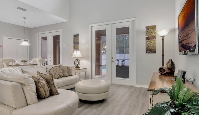 5BR Retreat Close to Disney, Private Pool and Game Room for Family Fun