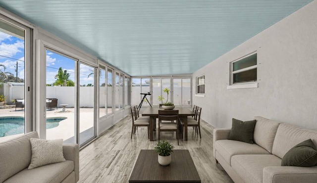 6-bedroom beach house with pool - 2 blocks from beach, 1 hr from Disney