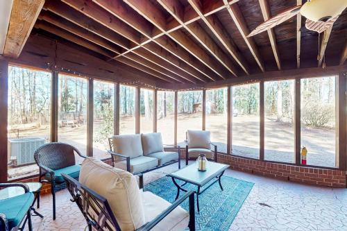 6 Mi to Dtwn: 'Macon Memories' Dog-Friendly Haven