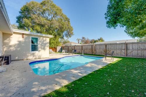 6 Mi to Honeymoon Island: Studio w/Pool Access