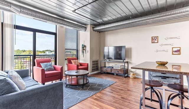 6 Modern Apts - 12 Beds w Parking - Near Kerrytown