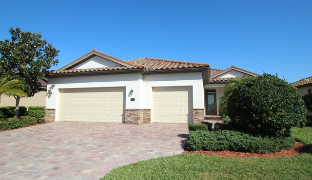 6454 Charming home on golf course