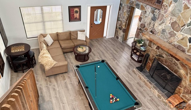 6BR Triplex – Walk to Marina & Lighthouse Grill