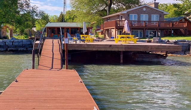 ☆7 Bdrm. Waterfront HIDEOUT☆ 1000 Islands GETAWAY☆ in Gananoque