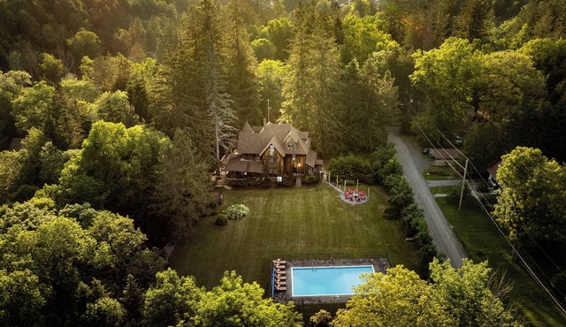 7-bedroom Mountain Mansion of Belleayre! + POOL, SAUNA, GAME ROOM, AC and MORE
