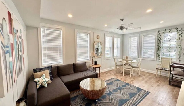7 mins walk to Boardwalk & Beach! AC & Beach Tags!