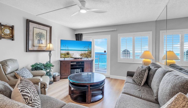 720 -Breathtaking Sunset Views, Walk-in Shower, FREE beach service