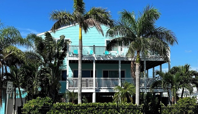 8BR/4BA sleeps up to 20 people! PRIME LOCATION!