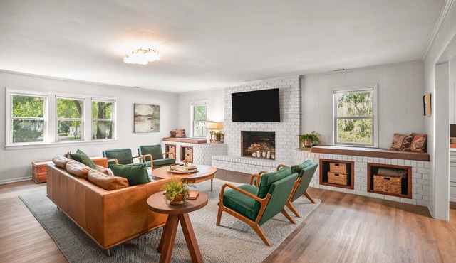A Peaceful, Lowcountry Artist's Retreat
