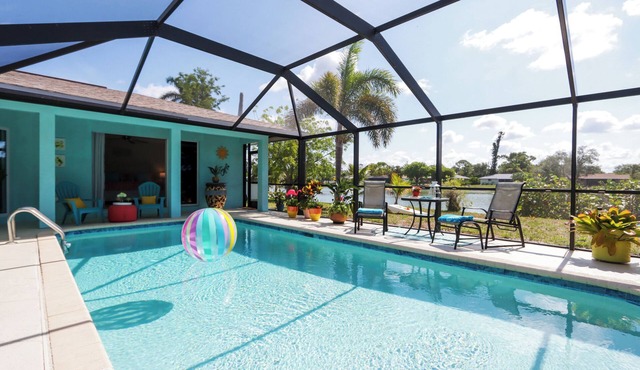 A Splash Of Water - Family-Friendly Retreat with Private Heated Pool and Lakefront View