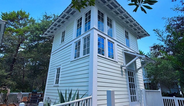Across from Pool and Short Walk to Beach in Seaside, Fl + 2 Adult Bikes!