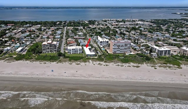 Affordable 2BR Main floor unit RIGHT ON THE BEACH! 1 King & 2 Queen Beds.