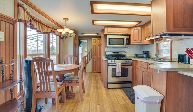 Alanson Home w/ Grill: 23 Mi to Mackinaw Island
