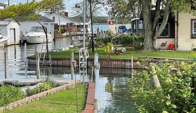 Algonac, Great Place To Stay With Water Access To St. Clair River