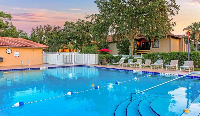 Alhambra Villas by Coolvacay