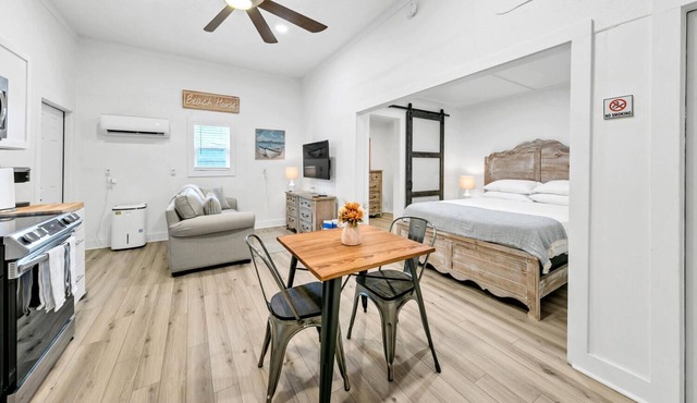 All the space you need 4 a beach vacay! 10 minutes 2 the beach! Private driveway