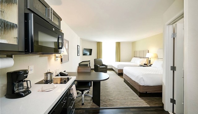 Always a Great Idea To Unwind! Close to Lake Forest Golf Club, Pet-Friendly!