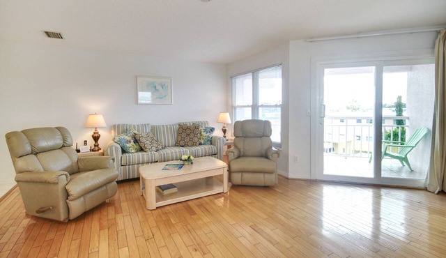 Amadeus 6 Waterfront with Pool and Dock-Great Central Location!