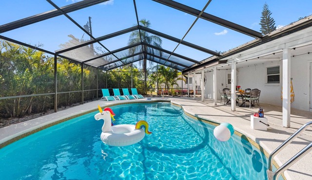 Amazing Heated Pool House Close to Beaches