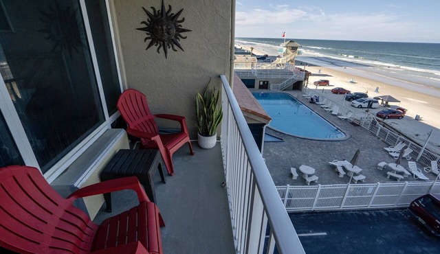 Amazing Renovated Beachfront Studio at Daytona Beach