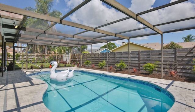Andy's Paradise -10 Min to AMI, Newly Renovated in 2022 & Private Heated Pool