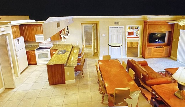 Apr. 11-18/2 Bedroom Deluxe Villa Westgate Town Center