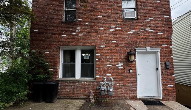 "Apt C " - Next to Hiking Trail - Second Floor