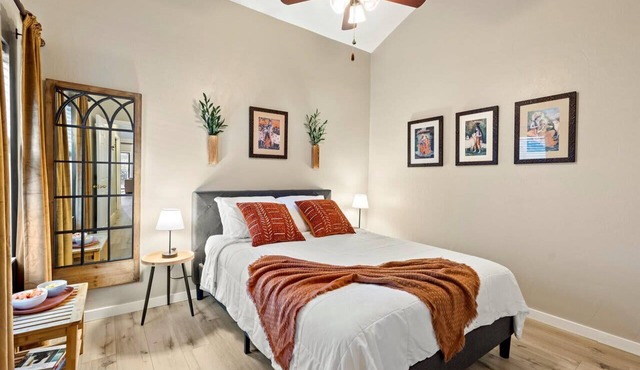 Artist's Tower Townhome 🎨 2BR w Loft & Study