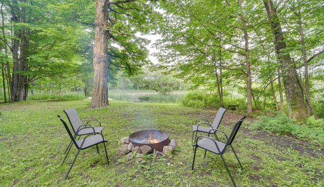 Authentic Log Cabin w/Private Pond in Glidden in Glidden