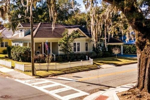 Awesome Historic 2BR2BA Home Closest to DT Ocala
