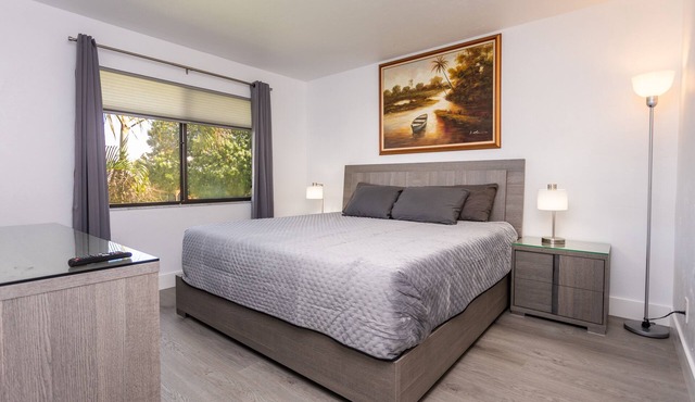 Bass & Sun Condominium Pool View ! 2/2 Bedroom