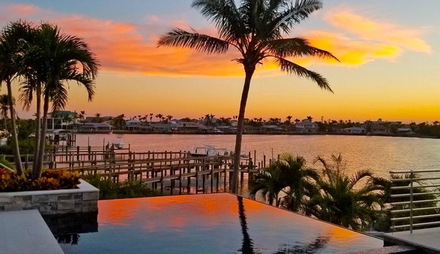 Bay View Contemporary Home/4BR 4BA - Isles Of Capri & Marco Island area.