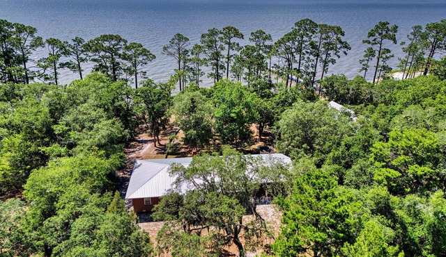 Bayfront Home just minutes from St. George Island! Sleeps 8! Private Estate!