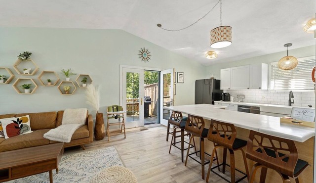 Beach Access! Arcade and central air! in North Kingstown