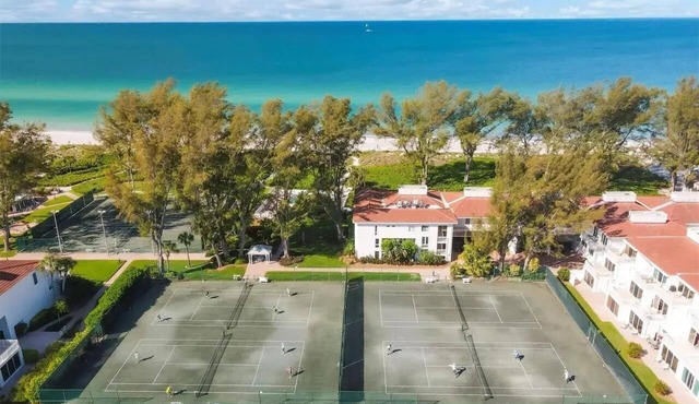 Beach and Tennis Paradise in Beautiful Longboat Key