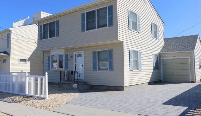 Beach Block 5-Bedroom Retreat with AC in Silver Beach, Lavallette, NJ