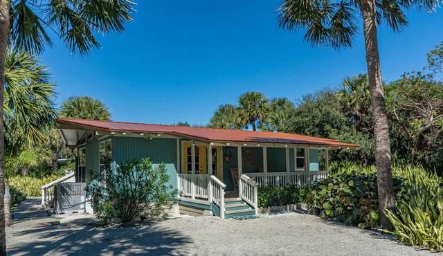 Beach cottage Wabasso beach area, 1 min walk to private beach, off season rates