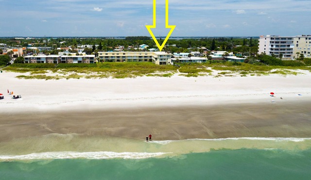 Beach Front Condo! Near Minutemen Cswy all shops & restaurants!