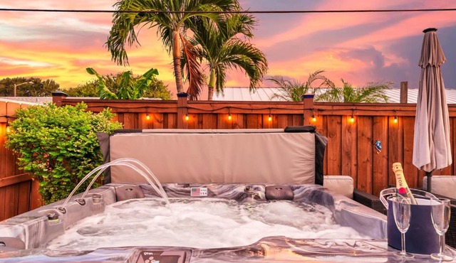Beach Home: Hot Tub, Game Room & Billiard