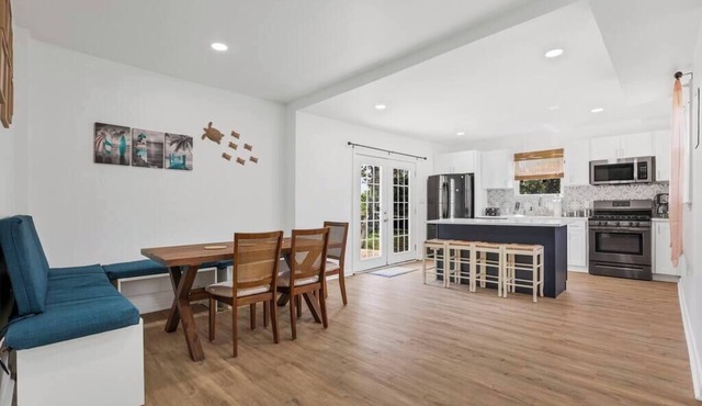 Beachfront 4BR - 30ft to Sand Near Amusement Park