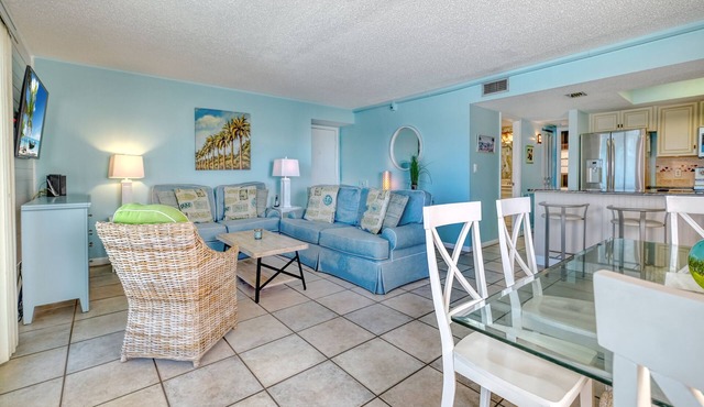 BEACHFRONT BEAUTY! Beach chairs & sun umbrella provided.