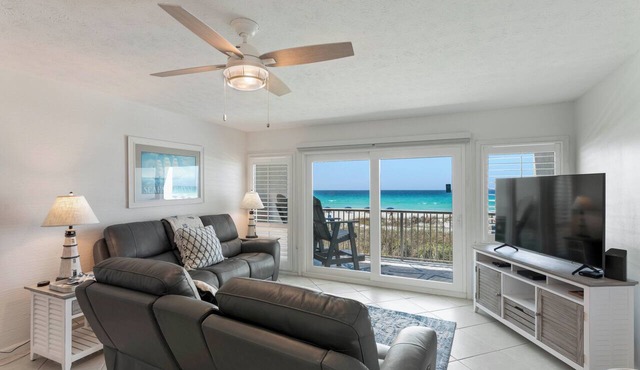 BEACHFRONT Condo 105, wake up to sunshine. Destin Seafarer
