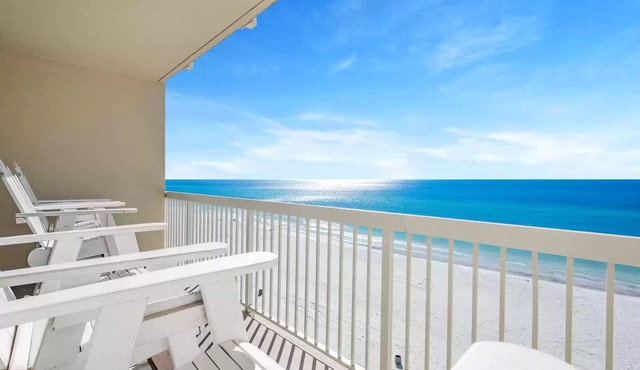 Beachfront, Free Beach Chair Service, Amazing Gulf Views, Pools, Quiet West End!