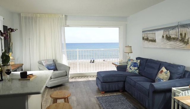 Beachfront Indialantic Stay | King Suite | Near Cocoa Beach