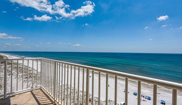 🌅BeachFront-Top Floor Balcony-2BR Sans Souci 704🌅