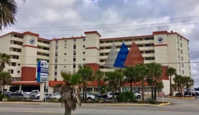 Beautiful 1-private bedroom ocean front condo in enjoyable Daytona Beach