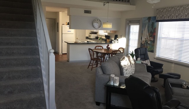 Beautiful 2 bedroom 2 bath townhouse, 1 mo. min., add mo. negotiable