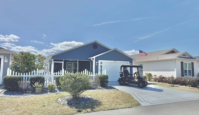 Beautiful 2BR Patio Villa In The Villages - Fully Furnished with Golf Cart